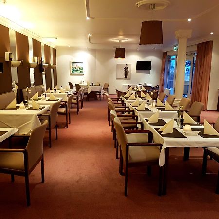 Js Hotel Epen Bagian luar foto