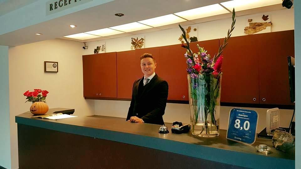Js Hotel Epen Bagian luar foto