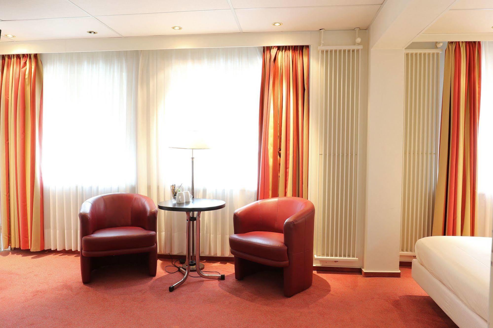 Js Hotel Epen Bagian luar foto