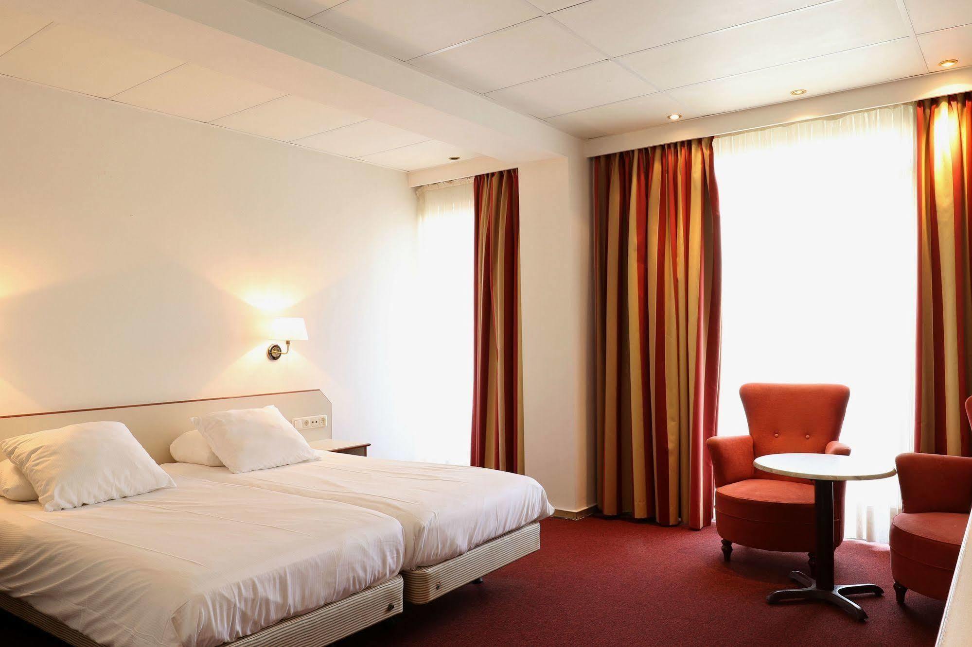 Js Hotel Epen Bagian luar foto