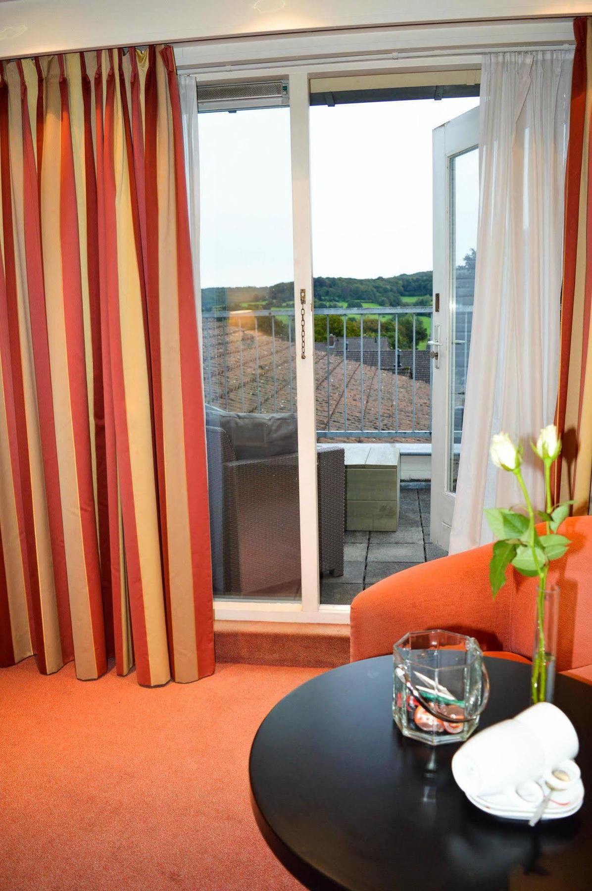 Js Hotel Epen Bagian luar foto