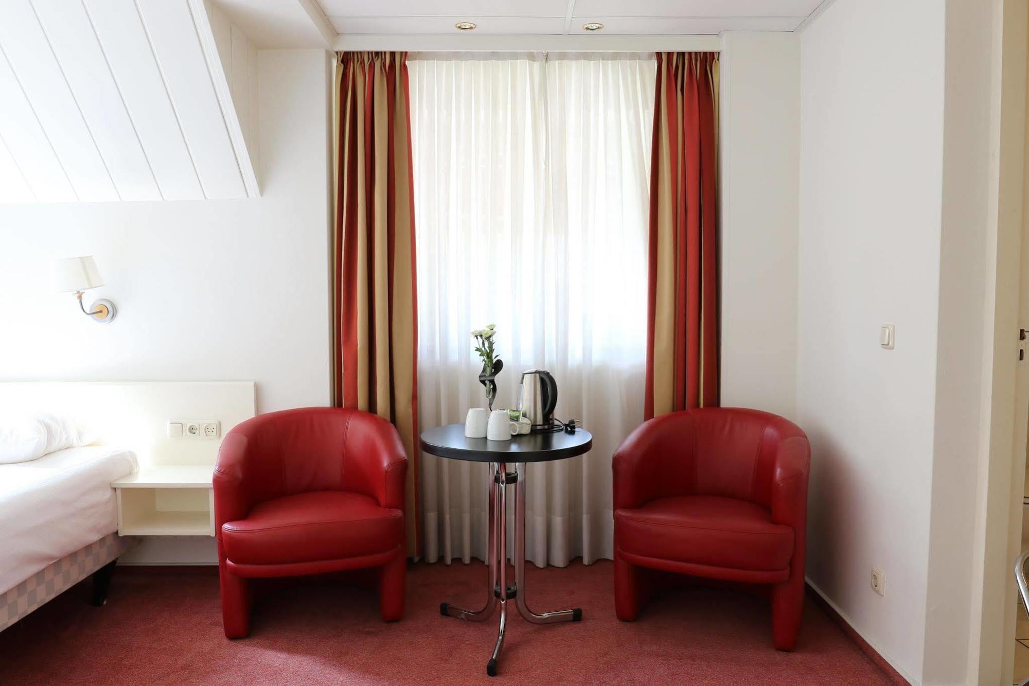 Js Hotel Epen Bagian luar foto