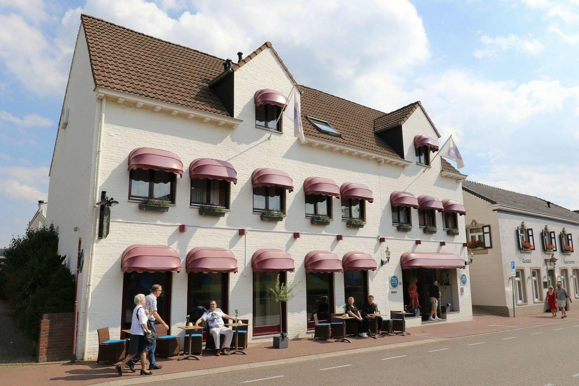 Js Hotel Epen Bagian luar foto