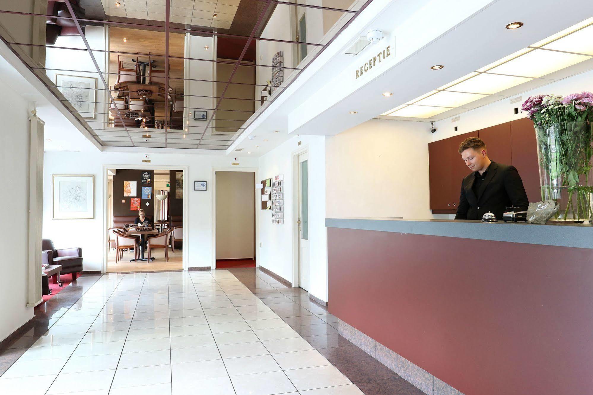 Js Hotel Epen Bagian luar foto