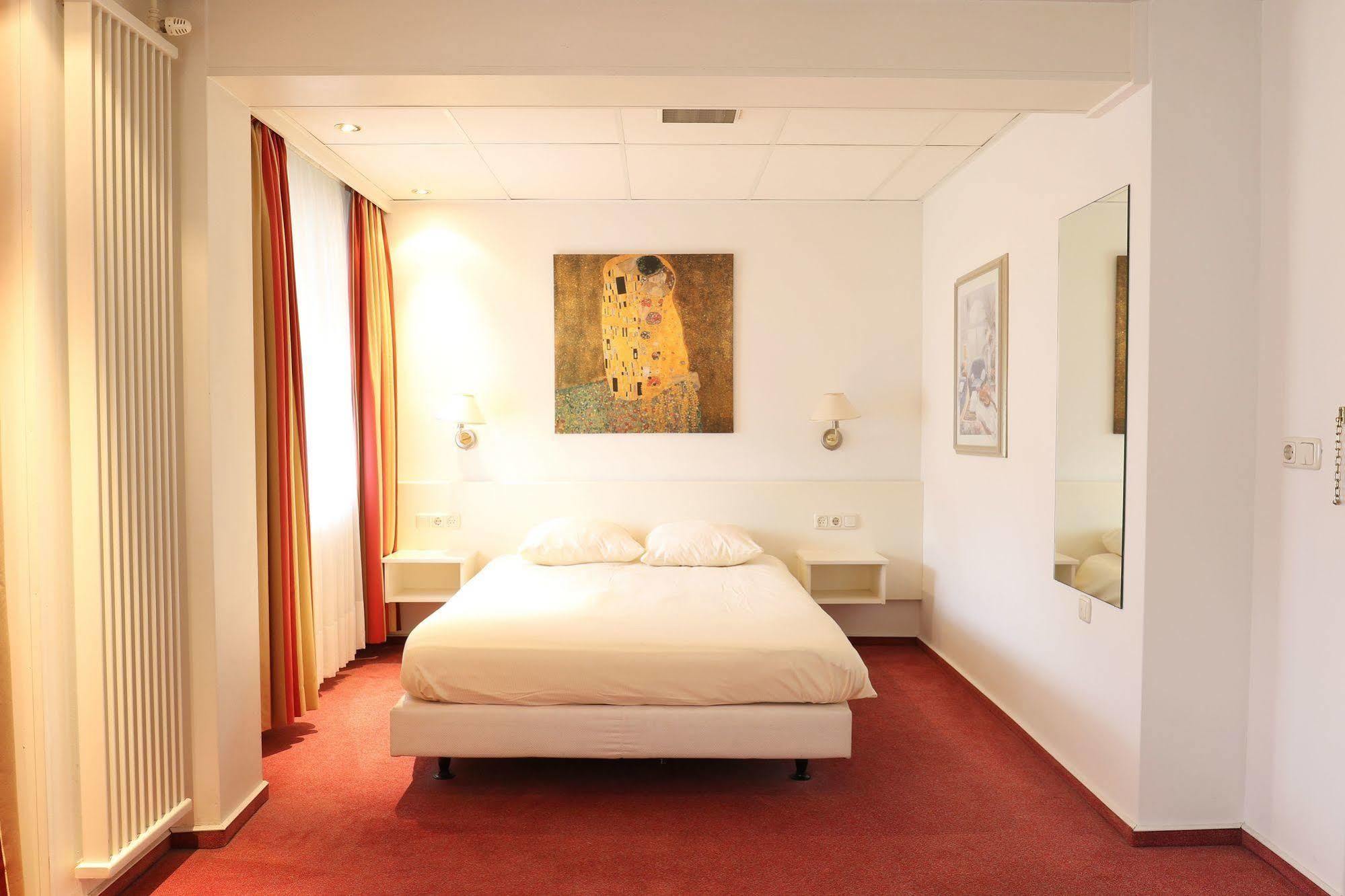 Js Hotel Epen Bagian luar foto